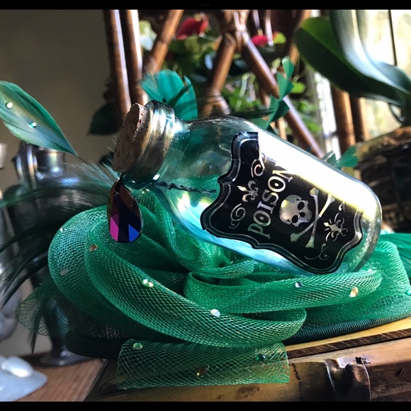 Swarovski Accessories - HALLOWEEN Poison Ivy Costumery: Fascinator/Hat w/ Optional Headband